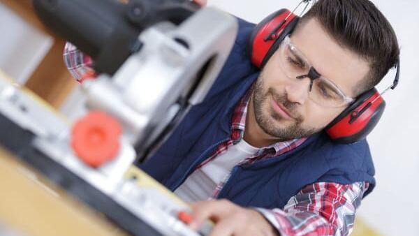 Bruit au travail : comment y remédier ?