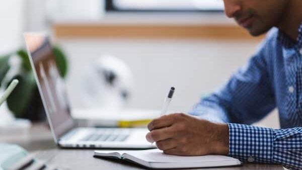 Étude : 6 jeunes sur 10 choisiraient un salon étudiant en ligne
